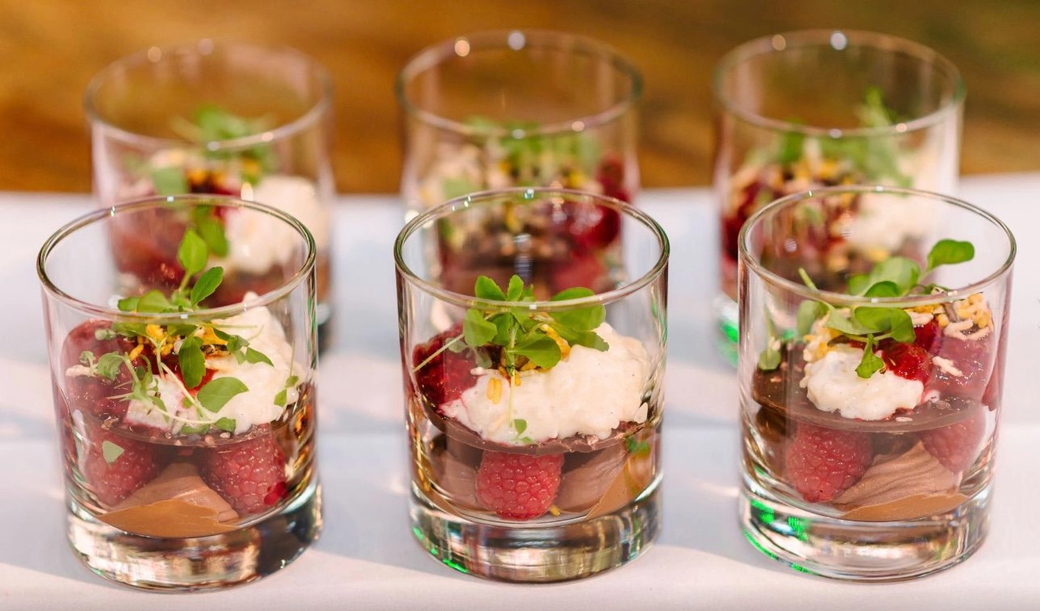 Konditorei Café Gerwig – Eisdiele – Dieses Produkt ist ein Croissant, ein französisches Gebäck, das für seine Halbmondform und seinen blättrigen Teig bekannt ist.